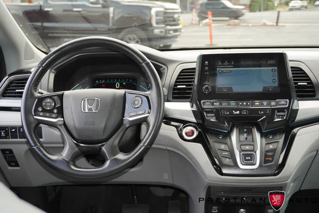 Honda Odyssey photo 2
