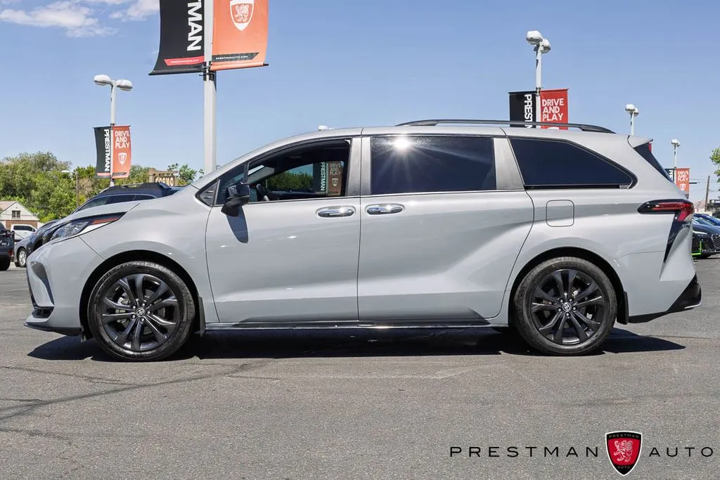 Toyota Sienna photo 18