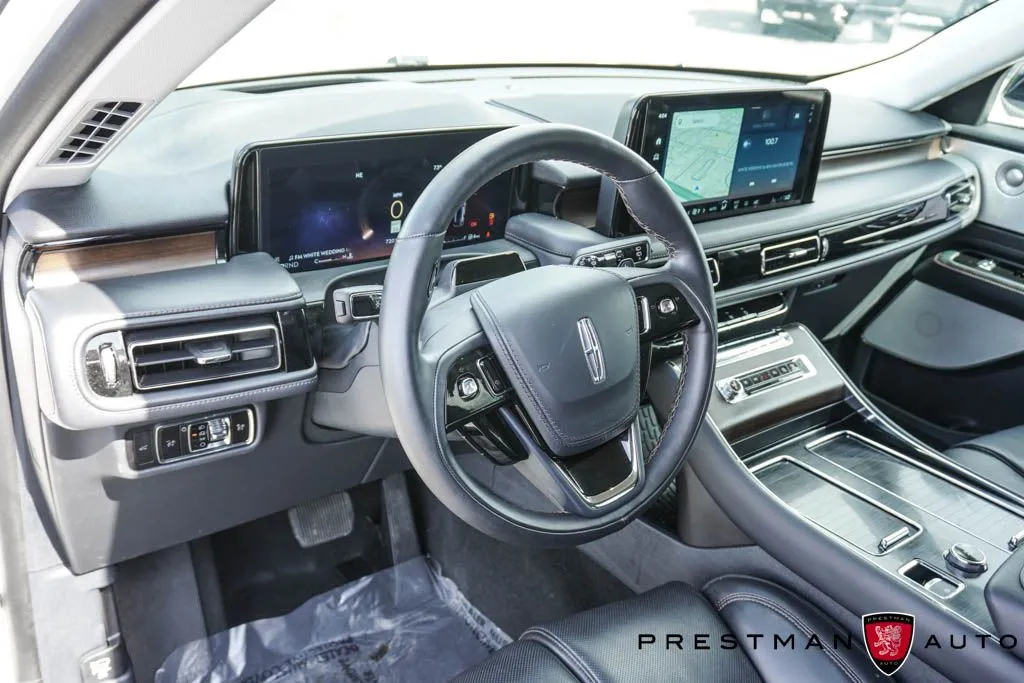 Lincoln Aviator photo 26