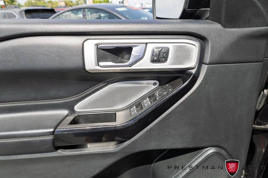 Ford Explorer photo 27