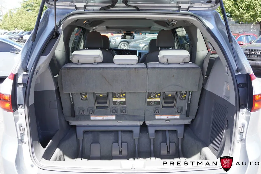 Toyota Sienna photo 22