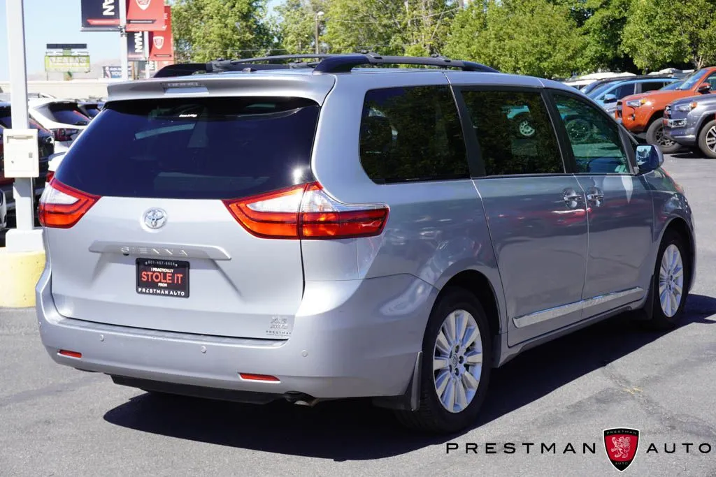 Toyota Sienna photo 9