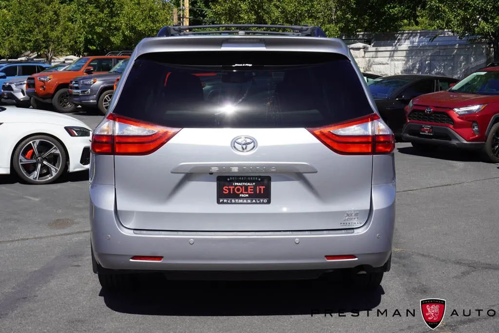 Toyota Sienna photo 8