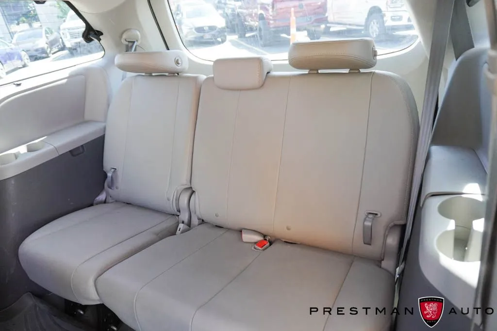 Toyota Sienna photo 21