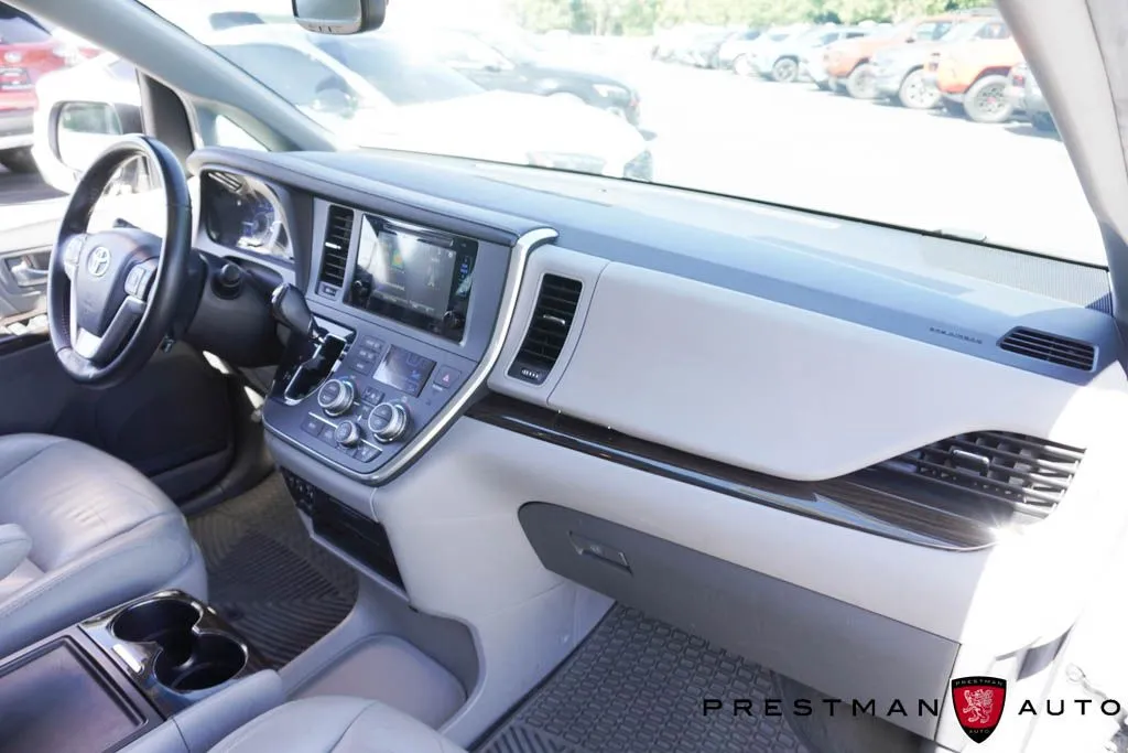 Toyota Sienna photo 24