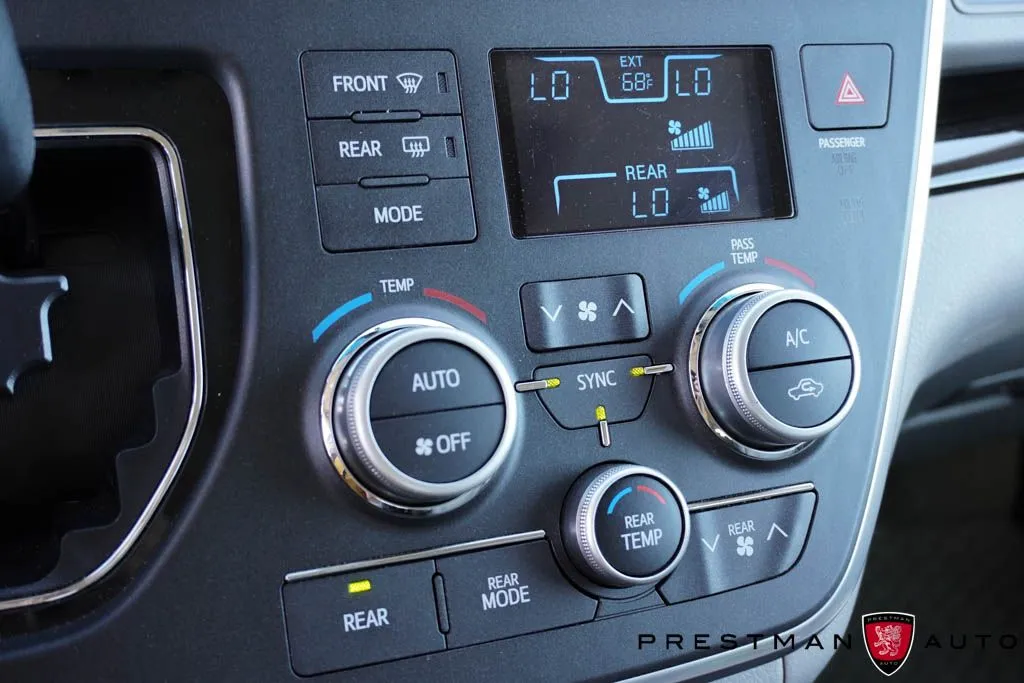 Toyota Sienna photo 18