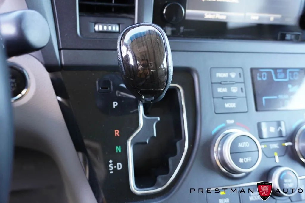 Toyota Sienna photo 17