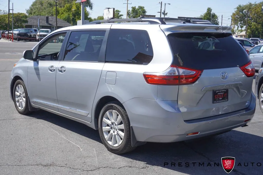 Toyota Sienna photo 6