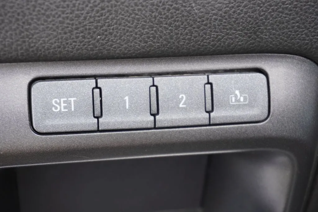 Chevrolet Silverado photo 24