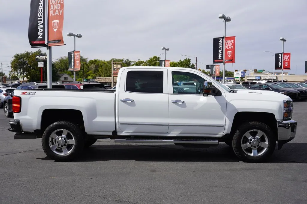 Chevrolet Silverado photo 23