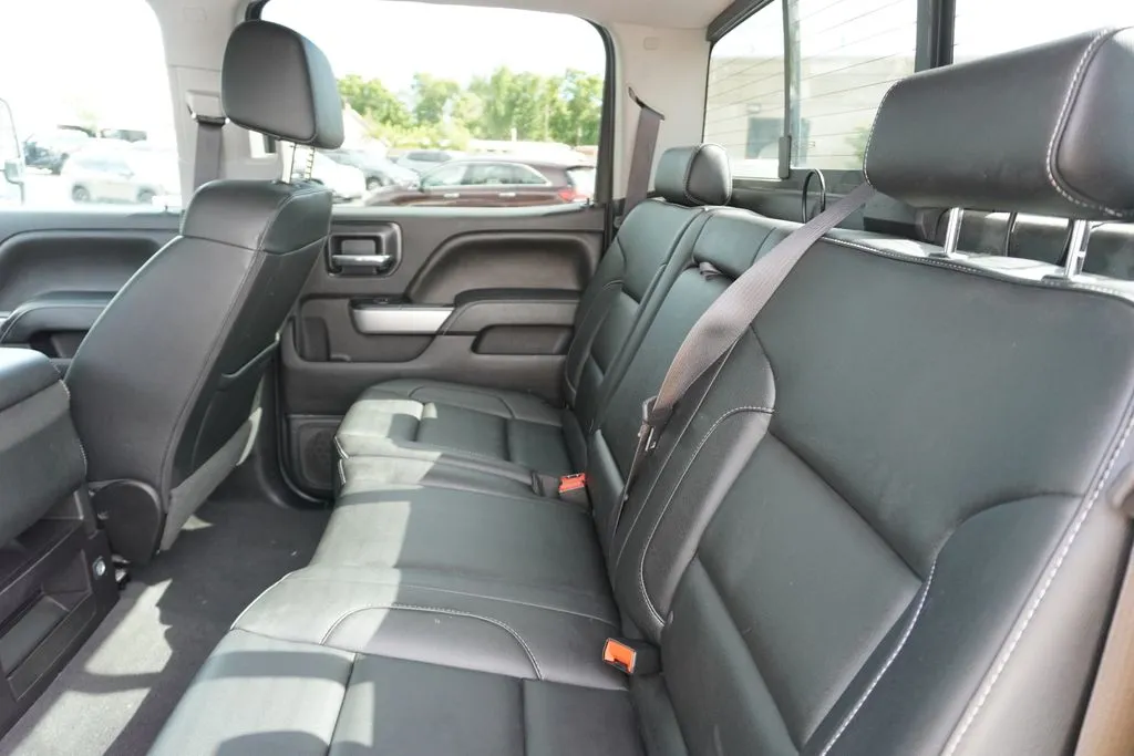 Chevrolet Silverado photo 43