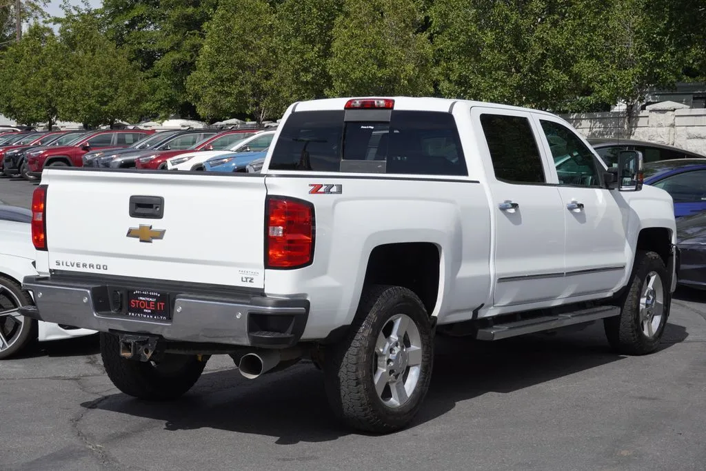 Chevrolet Silverado photo 22