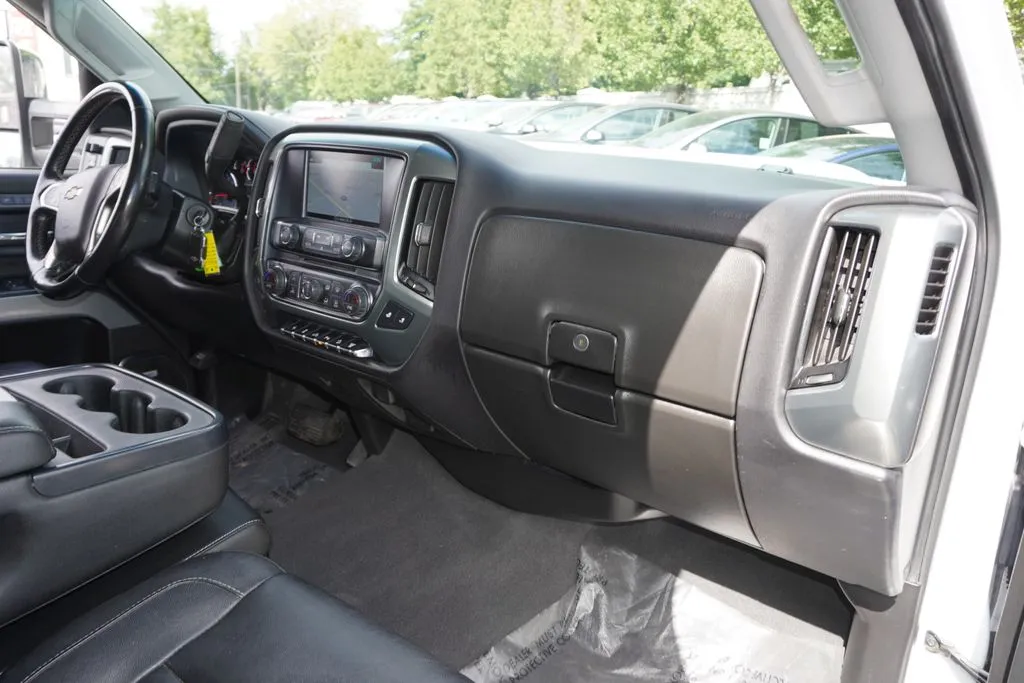 Chevrolet Silverado photo 46