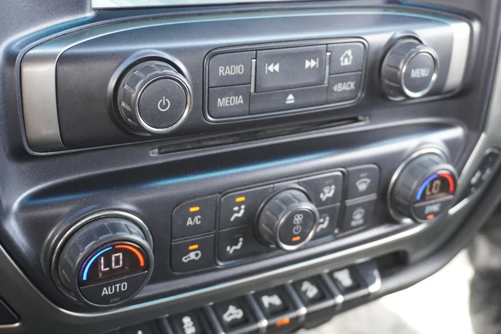 Chevrolet Silverado photo 40