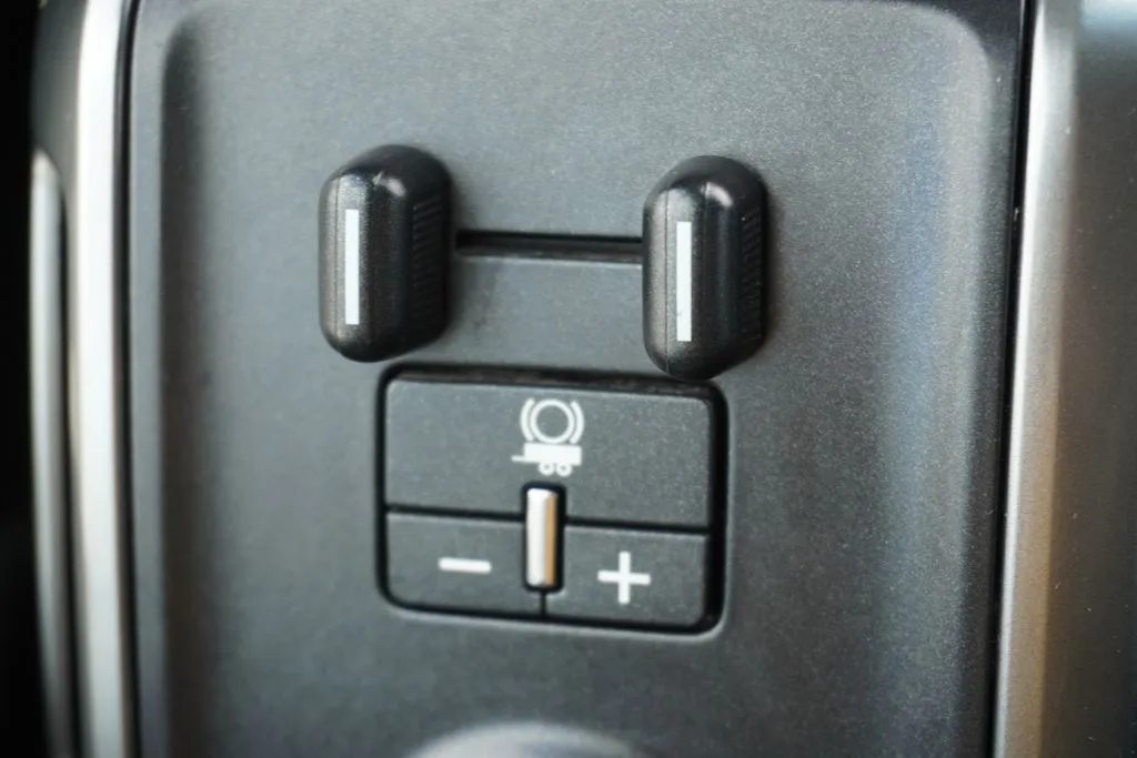 Chevrolet Silverado photo 30