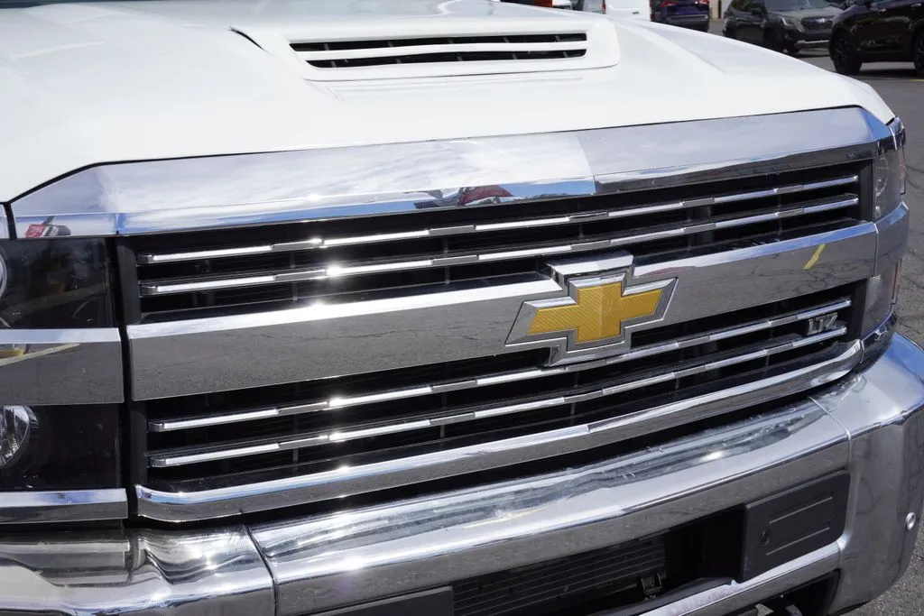 Chevrolet Silverado photo 7