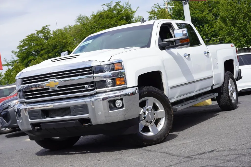 Chevrolet Silverado photo 10