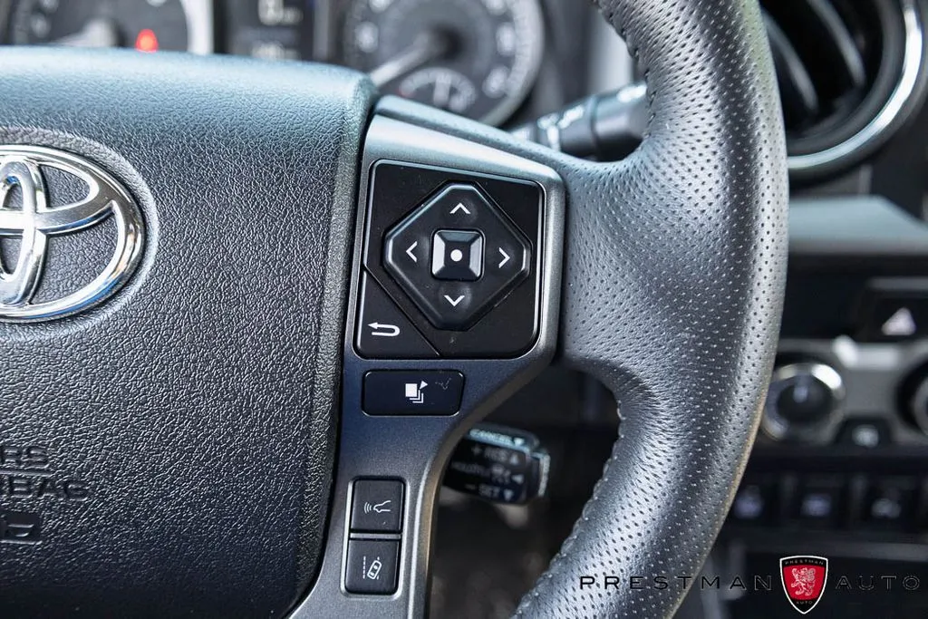 Toyota Tacoma photo 31