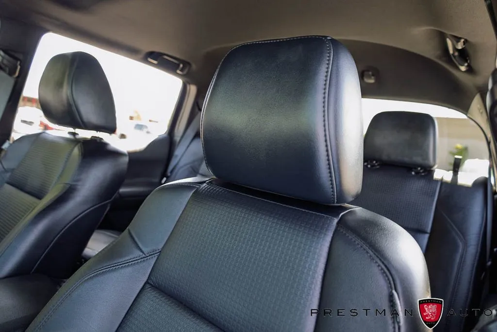 Toyota Tacoma photo 28