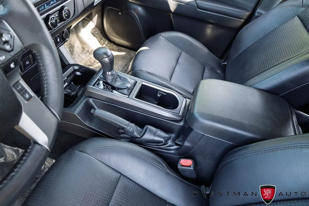 Toyota Tacoma photo 38
