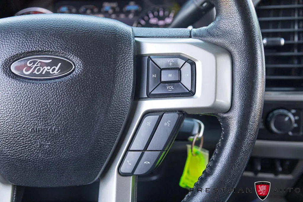 Ford F-250SD photo 32
