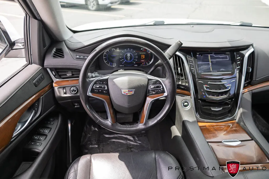 Cadillac Escalade photo 2