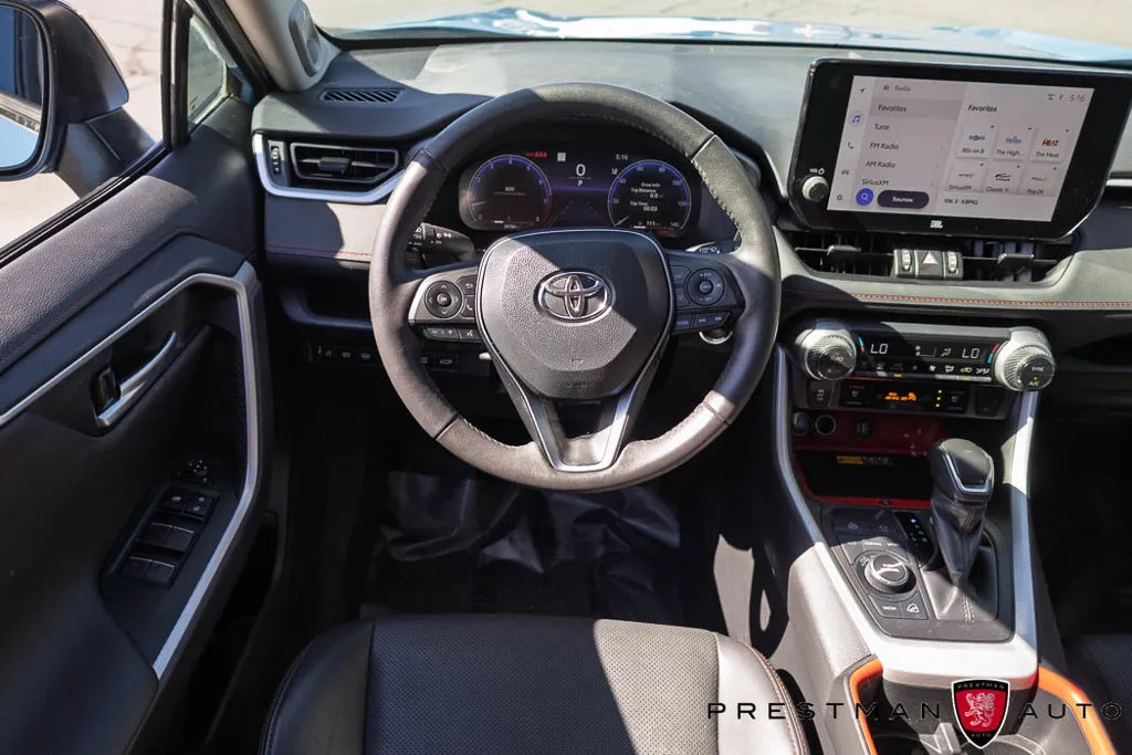 Toyota RAV4 photo 2