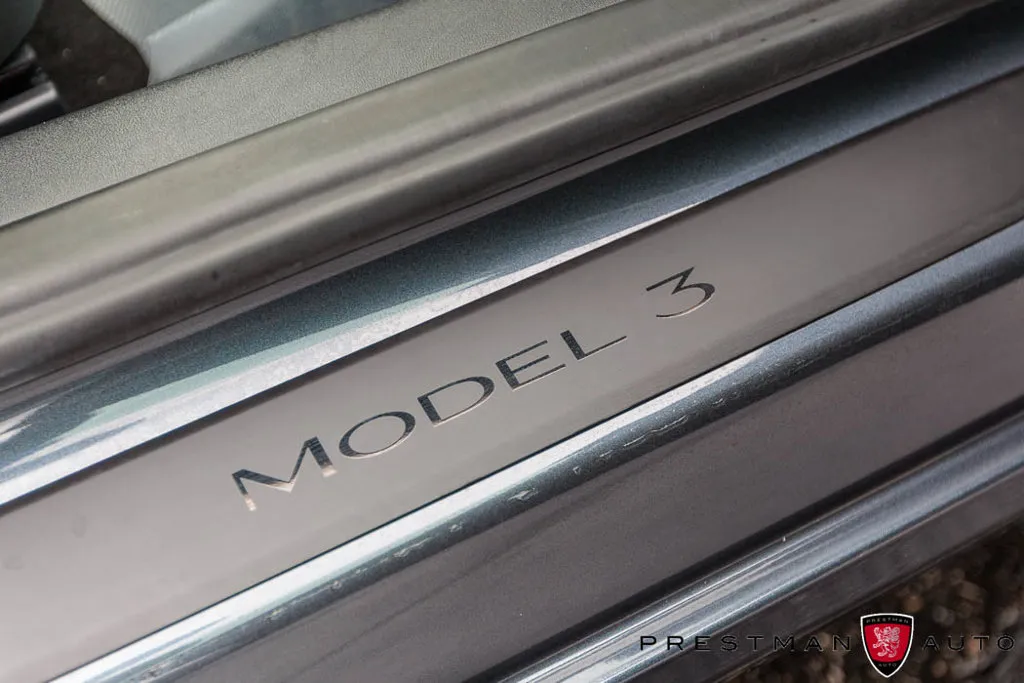 Tesla Model 3 photo 13