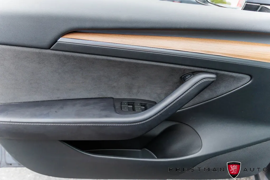 Tesla Model 3 photo 27
