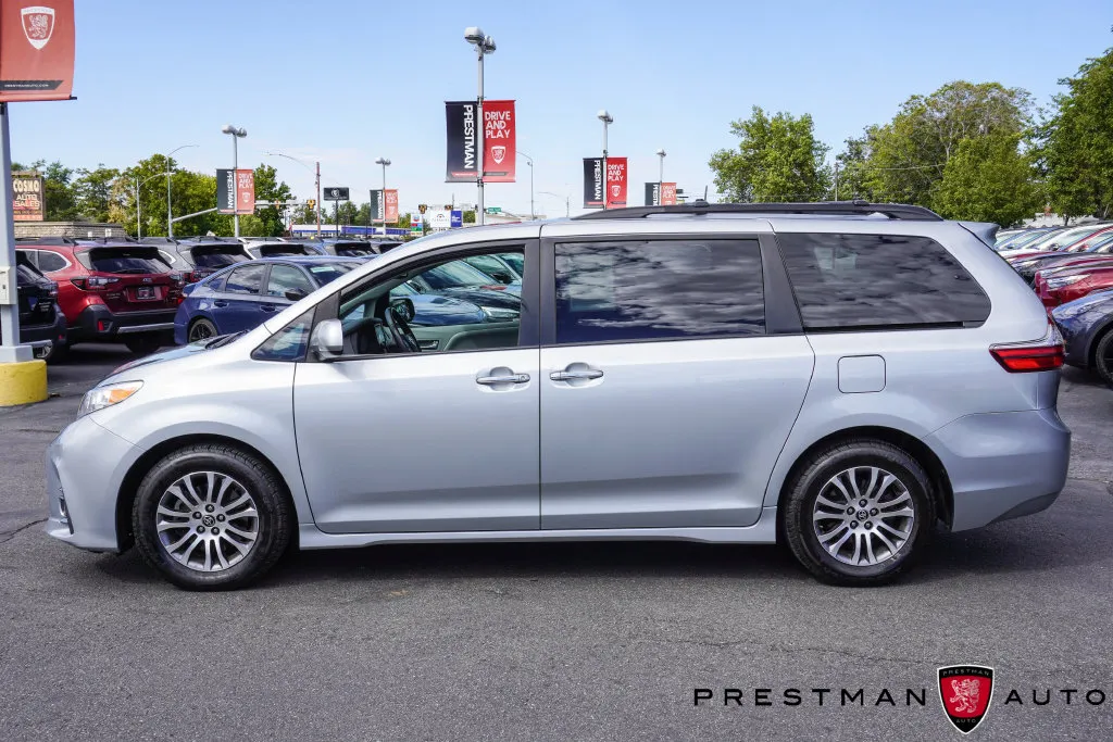 Toyota Sienna photo 17