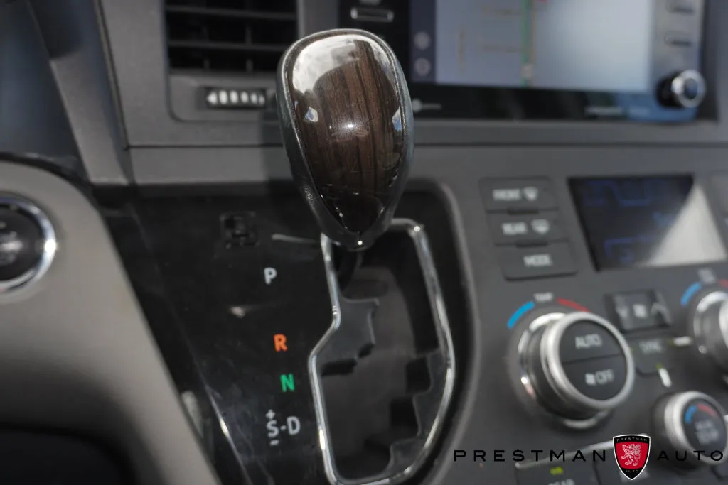Toyota Sienna photo 34
