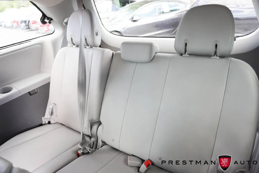 Toyota Sienna photo 39