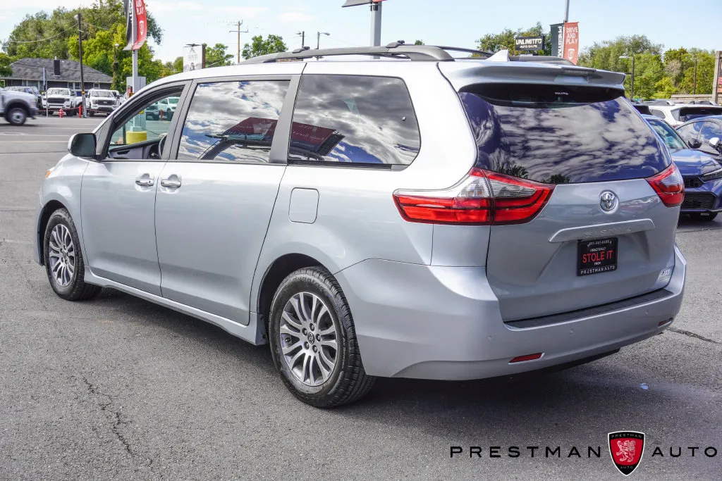 Toyota Sienna photo 18