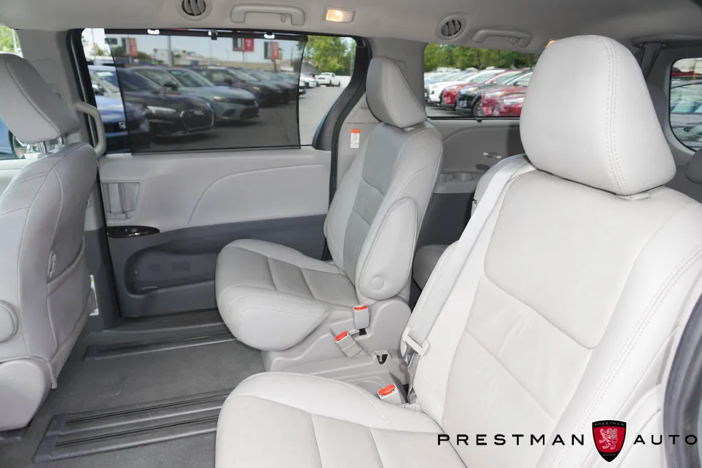 Toyota Sienna photo 37