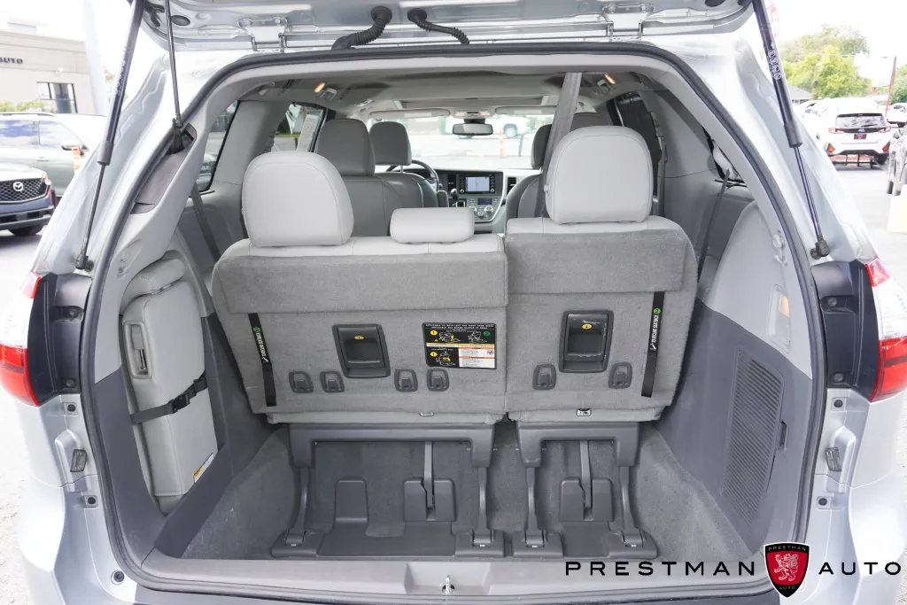 Toyota Sienna photo 40