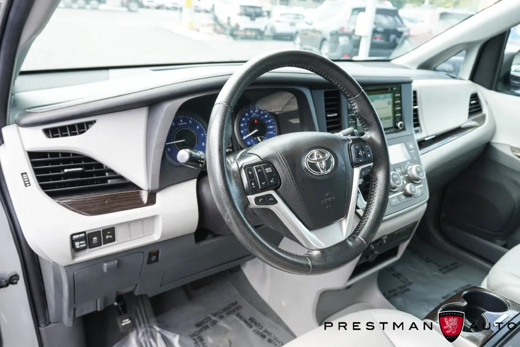 Toyota Sienna photo 25