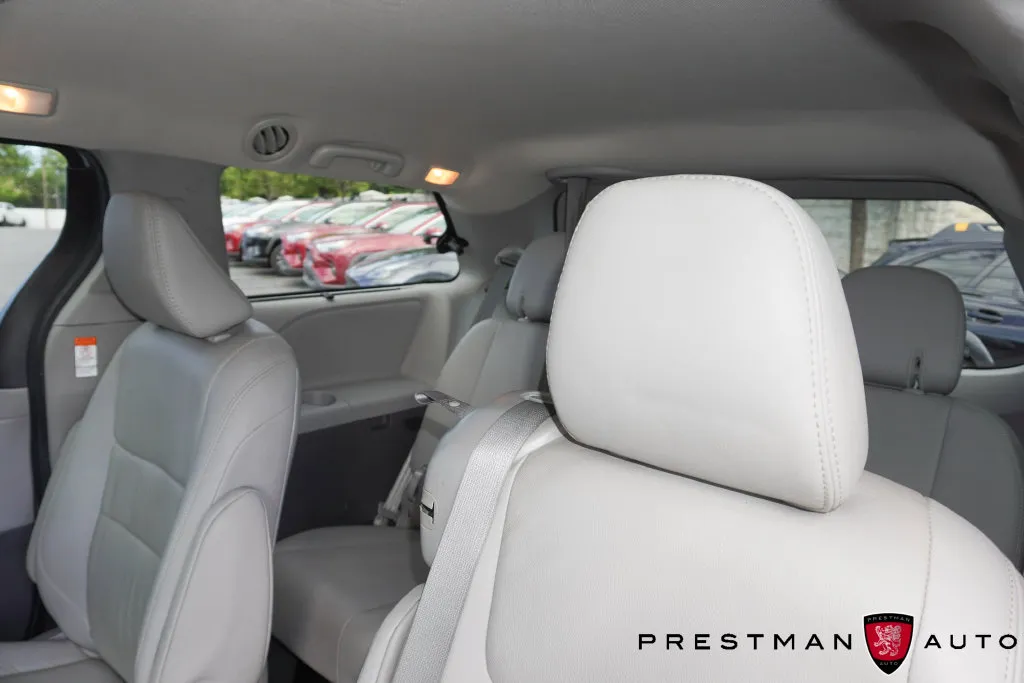 Toyota Sienna photo 38