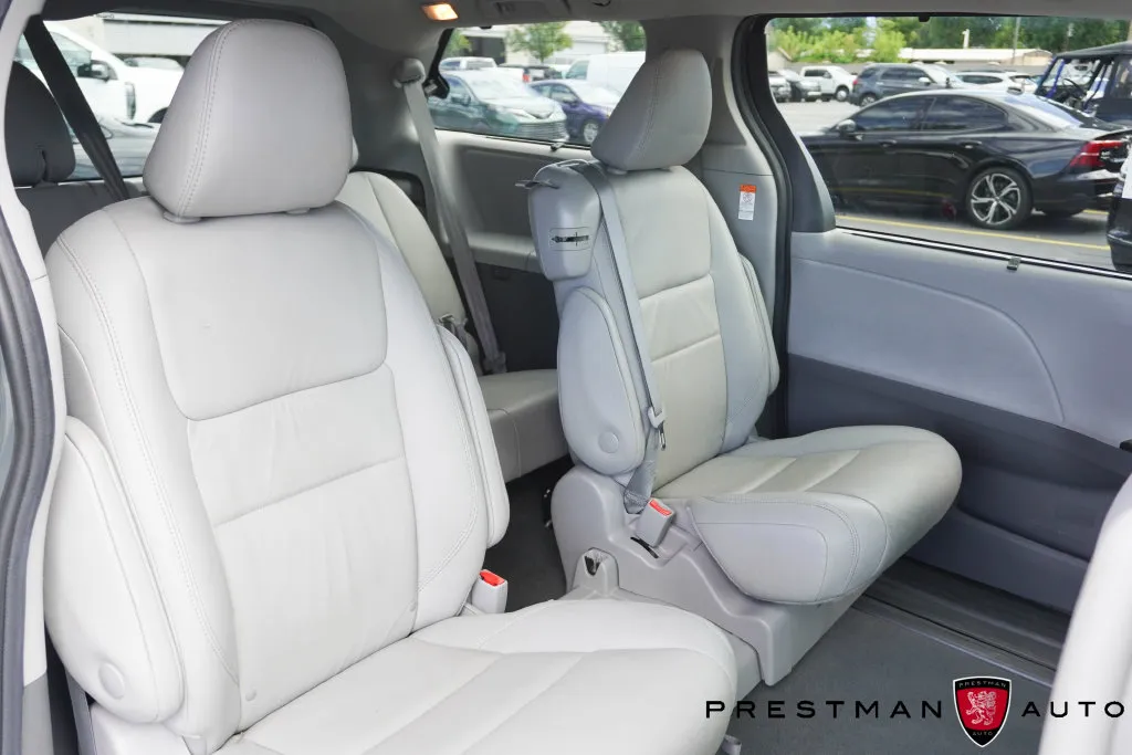 Toyota Sienna photo 43