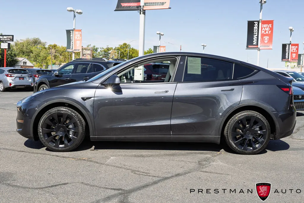 Tesla Model Y photo 15