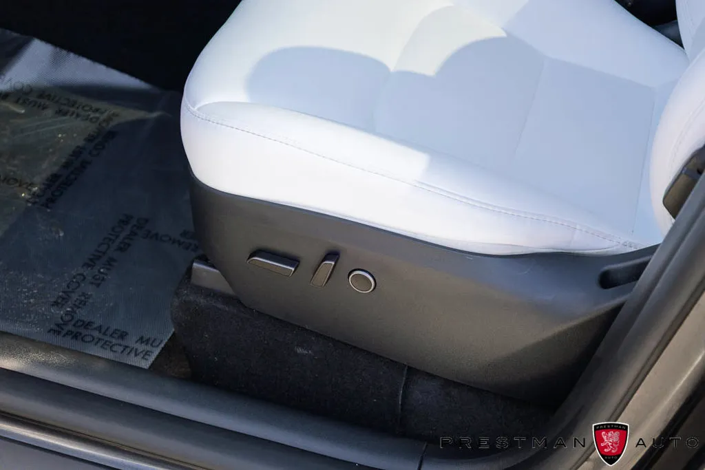 Tesla Model Y photo 23