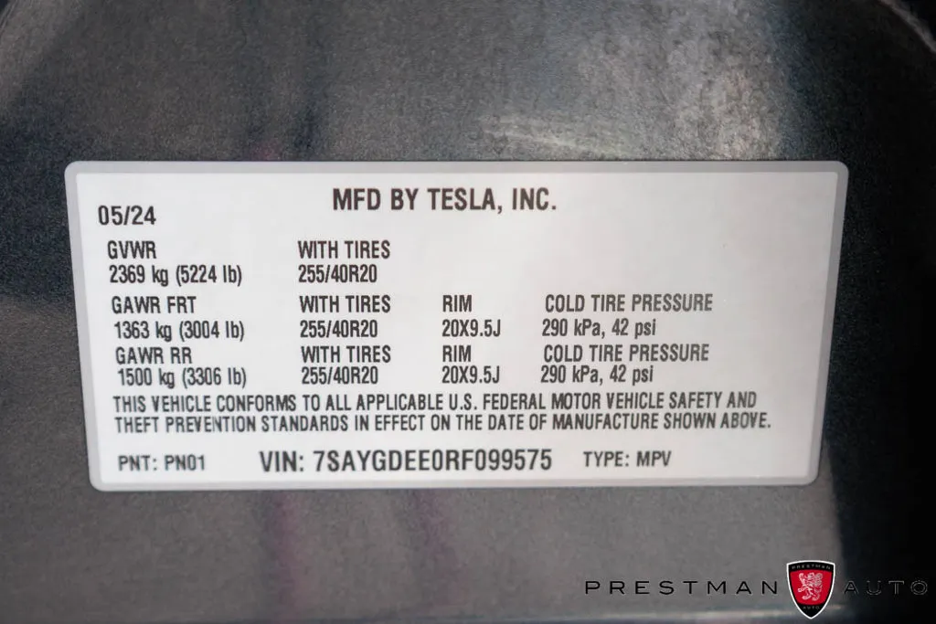 Tesla Model Y photo 38