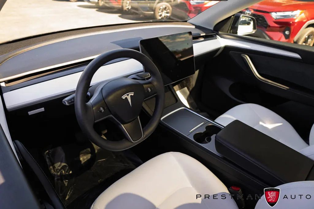 Tesla Model Y photo 20