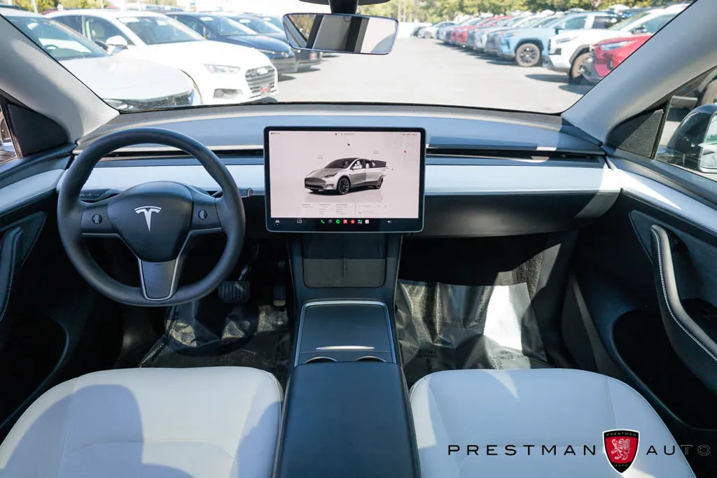 Tesla Model Y photo 33