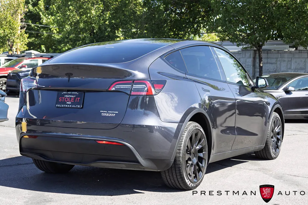 Tesla Model Y photo 18
