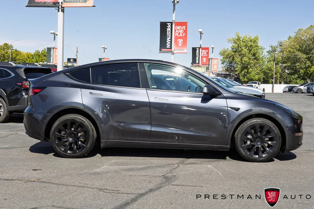 Tesla Model Y photo 19