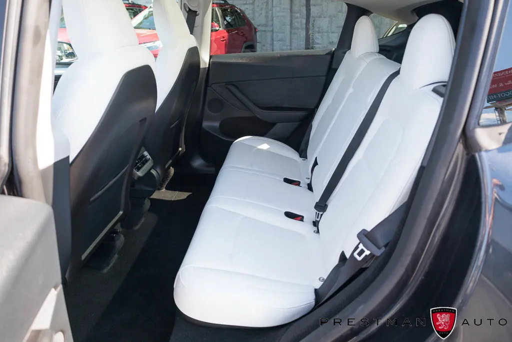 Tesla Model Y photo 35