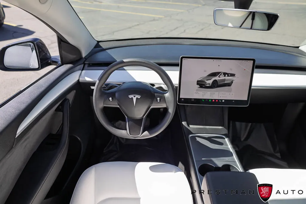 Tesla Model Y photo 2