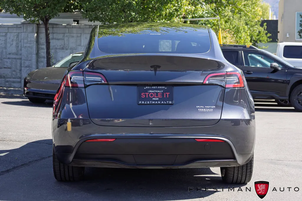 Tesla Model Y photo 17