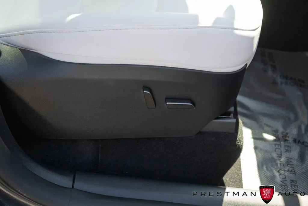 Tesla Model Y photo 22