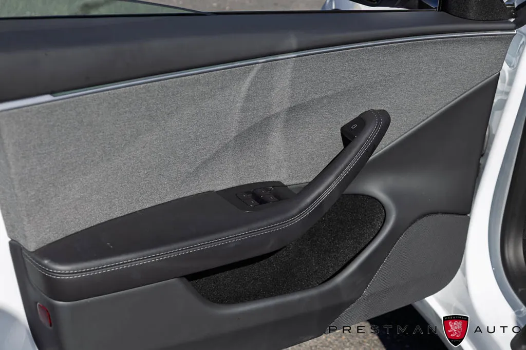 Tesla Model 3 photo 27